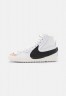 Nike Sportswear BLAZER MID #x27;77 JUMBO Sneaker high white/black/sail/team orange BLAZER MID #x27;77 JUMBO — Высокие кроссовки женские белый/черный/парус/командно-оранжевый