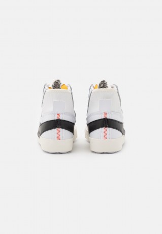 Nike Sportswear BLAZER MID #x27;77 JUMBO Sneaker high white/black/sail/team orange BLAZER MID #x27;77 JUMBO — Высокие кроссовки женские белый/черный/парус/командно-оранжевый