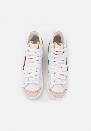 Nike Sportswear BLAZER MID #x27;77 JUMBO Sneaker high white/black/sail/team orange BLAZER MID #x27;77 JUMBO — Высокие кроссовки женские белый/черный/парус/командно-оранжевый