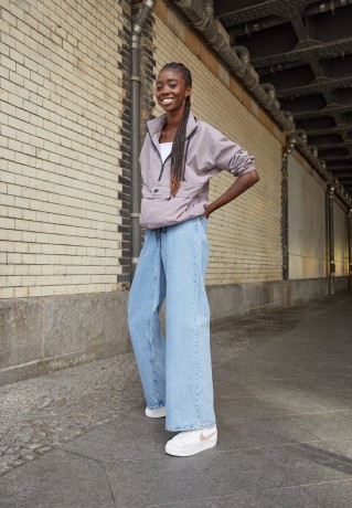 Nike Sportswear BLAZER LOW PLATFORM Sneaker low summit white/arctic orange/canyon rust/phantom BLAZER LOW PLATFORM Низкие кроссовки женские вершинный белый/арктический оранжевый/каньон ржавчины/фантом