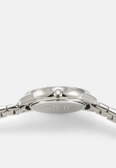 Tommy Hilfiger CASE DIAL WITH ACCENTS BRACELET Watch silver-coloured ЦИФЕРБЛАТ С АКЦЕНТАМИ БРАСЛЕТ Часы серебристый