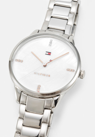 Tommy Hilfiger CASE DIAL WITH ACCENTS BRACELET Watch silver-coloured ЦИФЕРБЛАТ С АКЦЕНТАМИ БРАСЛЕТ Часы серебристый