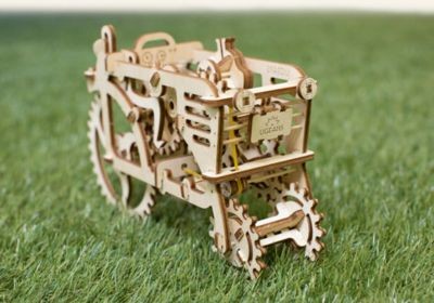 UGEARS Modellbausatz TRAKTOR Комплект моделей ТРАКТОР