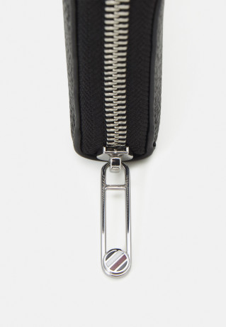 Tommy Hilfiger EMBLEM LARGE Wallet black ЭМБЛЕМА БОЛЬШАЯ Бумажник черный