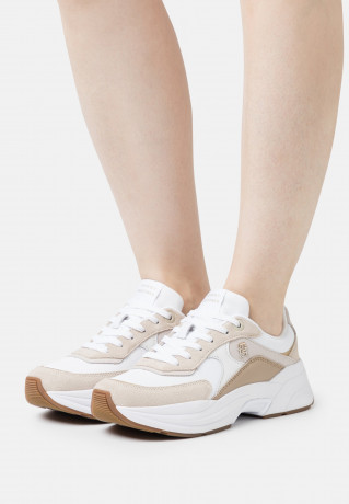 Tommy Hilfiger CHUNKY EMBOSSED RUNNER Trainers white CHUNKY EMBOSSED RUNNER Кроссовки белый