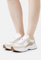 Tommy Hilfiger CHUNKY EMBOSSED RUNNER Trainers white CHUNKY EMBOSSED RUNNER Кроссовки белый