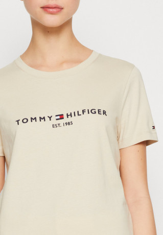 Tommy Hilfiger REGULAR TEE  Print T-shirt light sandalwood REGULAR TEE Футболка с принтом светлое сандаловое дерево
