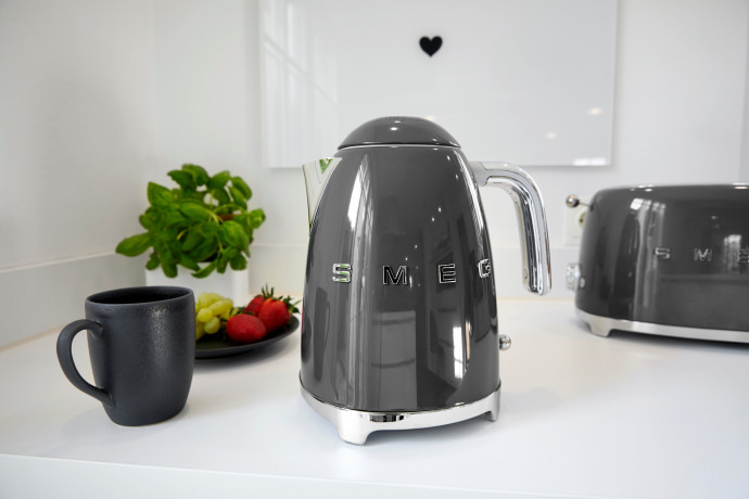 Smeg Smeg Wasserkocher KLF03GREU, 1,7 l, 2400 W  Чайник Smeg KLF03GREU, 1,7 л, 2400 Вт