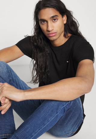 Tommy Hilfiger TOMMY HILFIGER X SHAWN MENDES THE SHAWN TEE UNISEX Basic T-shirt black TOMMY HILFIGER X SHAWN MENDES THE SHAWN TEE UNISEX Базовая футболка черный