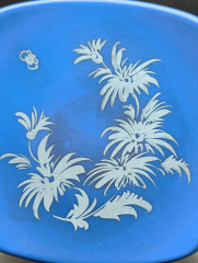 Тарелка декоративная винтажная Karlsruhe, ботанический декор, майолика, ручная роспись, 19 х 19 см, Германия, 1970-80гг.