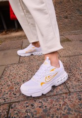 Nike Sportswear W ZOOM AIR FIRE SNKR Sneaker low white/university gold W ZOOM AIR FIRE SNKR кроссовки женские низкие белый/университетское золото