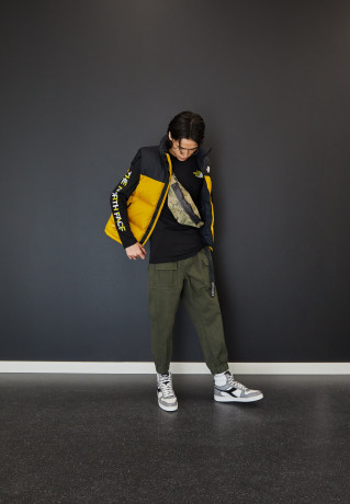 Tommy Hilfiger ESTABLISHED CAMO CROSSBODY UNISEX Bum bag khaki ESTABLISHED CAMO CROSSBODY UNISEX Сумка на пояс хаки