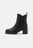 Tommy Hilfiger OUTDOOR CHELSEA MID HEEL BOOT Classic ankle boots black OUTDOOR CHELSEA MID HEEL BOOT Классические ботильоны черный