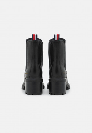 Tommy Hilfiger OUTDOOR CHELSEA MID HEEL BOOT Classic ankle boots black OUTDOOR CHELSEA MID HEEL BOOT Классические ботильоны черный