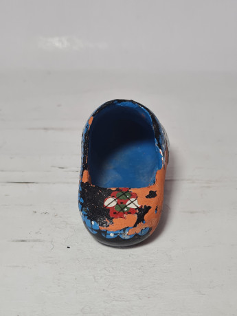 Фигурка в виде башмачка винтажная Agadir Marokko, черная керамика с красочным цветочным декором, 4 x 12 x 5 см, Марокко, 1950-60гг.
