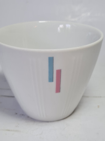 Кофейная чашка винтажная Mitterteich Bavaria, белый фарфор с красочным декором, 10,5 x 7 см, Германия, 1960-70гг.