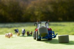 TOMY Massey Fergusson 5612- Traktor Spielset Massey Fergusson 5612 Игровой набор &amp;quot;Трактор&amp;quot;