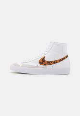 Nike Sportswear BLAZER MID #x27;77 Sneaker high white BLAZER MID #x27;77 Высокие кроссовки женские белый