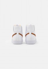 Nike Sportswear BLAZER MID #x27;77 Sneaker high white BLAZER MID #x27;77 Высокие кроссовки женские белый