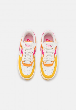 Nike Sportswear AIR FORCE FONTANKA Sneaker low summit white/hyper pink/solar flare/soft pink/magma orange/kumquat AIR FORCE FONTANKA Низкие кроссовки женские вершина белого/гипер-розовый/солнечный блик/нежно-розовый/магма-оранжевый/кумкват
