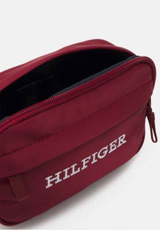 Tommy Hilfiger CORPORATE BUMBAG UNISEX Across body bag rouge CORPORATE BUMBAG UNISEX Сумка через плечо румяна