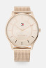 Tommy Hilfiger CASE DIAL WITH ACCENTS BRACELET Watch gold-coloured ЦИФЕРБЛАТ С АКЦЕНТАМИ БРАСЛЕТ Часы золотого цвета