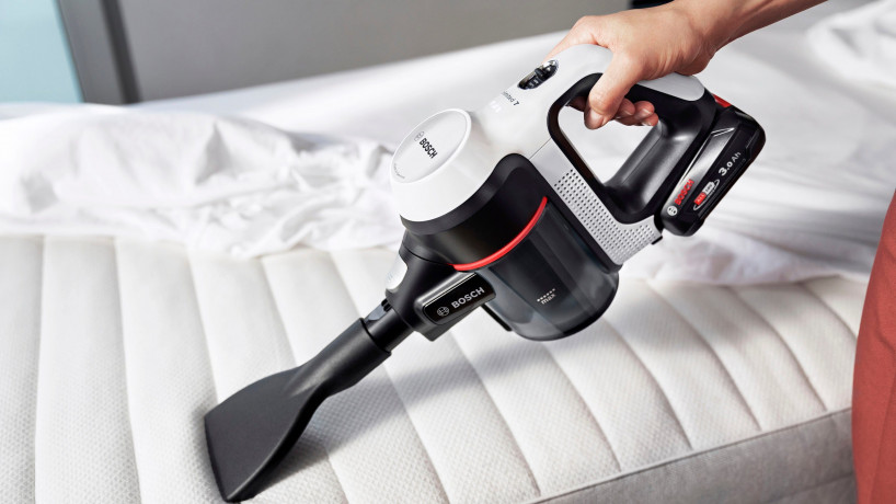 BOSCH BOSCH Akku-Stielstaubsauger Unlimited 7 BSS711MTB, beutellos, 40 Min. Laufzeit, knickbares Rohr, inkl. umfangreichen Zubehor  Беспроводной пылесос BOSCH Unlimited 7 BSS711MTB, без мешка, время работы 40 минут, гибкая трубка, включая широкий выбор ак