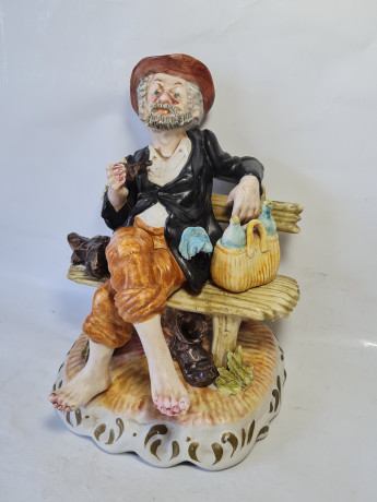 Статуэтка винтажная Capodimonte "Старик на скамейке", фарфор, 27 x 19 см, Италия, 1960-70гг.