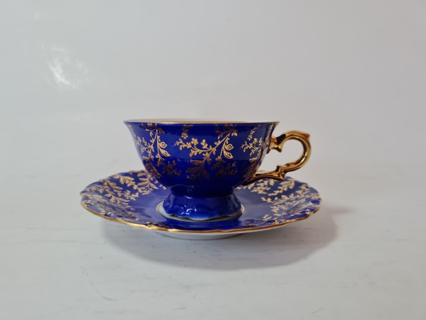 Bareuther Bavaria Чайная пара "Золото на синем" с цветочным узором и обильной позолотой, Германия, 1950-60гг.
