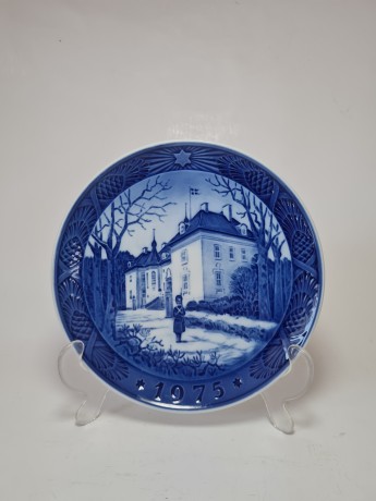 Royal Copenhagen Декоративная тарелка "Зимний дом", фарфор, 18см, Дания, 1975г