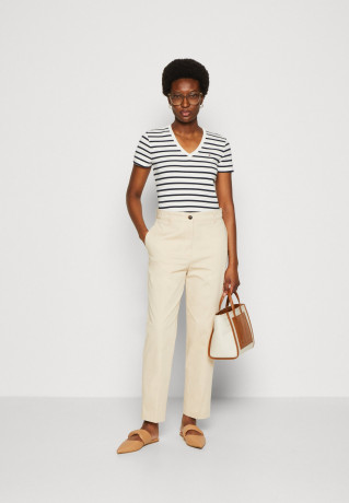 Tommy Hilfiger SLIM CODY NECK Print T-shirt white/desert sky SLIM CODY NECK Футболка с принтом белое/пустынное небо