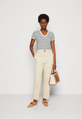 Tommy Hilfiger SLIM CODY NECK Print T-shirt white/desert sky SLIM CODY NECK Футболка с принтом белое/пустынное небо