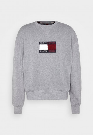 Tommy Hilfiger TOMMY HILFIGER X SHAWN MENDES GOOD LUCK CREWNECK EXCLUSIVE UNISEX Sweatshirt medium grey heather TOMMY HILFIGER X SHAWN MENDES GOOD LUCK CREWNECK EXCLUSIVE UNISEX Толстовка средний серый вереск