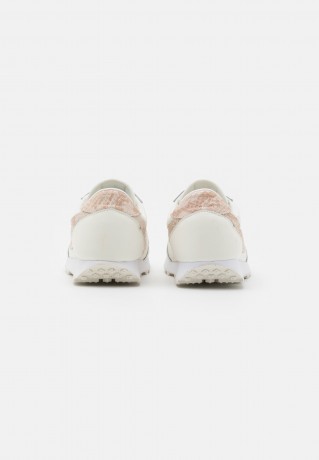 Nike Sportswear DAYBREAK Sneaker low sail/particle beige/white DAYBREAK Низкие кроссовки женские парус/частица бежевый/белый