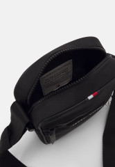 Tommy Hilfiger ESSENTIAL MINI RPORTER UNISEX Across body bag black ESSENTIAL MINI RPORTER UNISEX Сумка через плечо черный