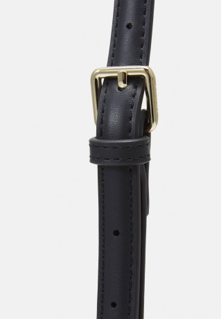 Tommy Hilfiger POPPY CROSSOVER Across body bag red corporate POPPY CROSSOVER Сумка через плечо красный корпоратив