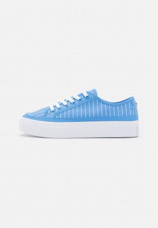 Tommy Hilfiger ESSENTIAL STRIPE  Trainers hydrangea blue ESSENTIAL STRIPE Кроссовки гортензия синяя