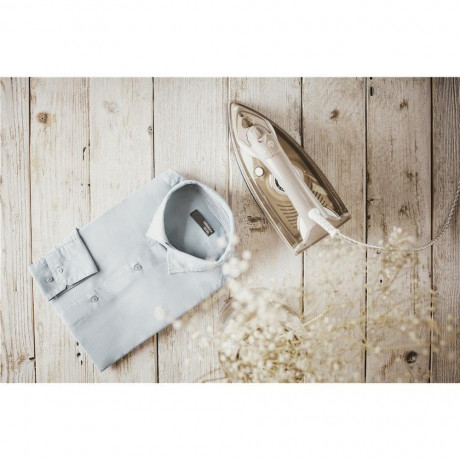 Camry Camry Dampfbugeleisen CR 5018, Bugeleisen mit Dampf, mit Keramiksohle, 3000 Watt, kabelgebunden  Паровой утюг Camry CR 5018, утюг с паром, с керамической подошвой, 3000 Вт, проводной