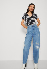 Tommy Hilfiger SLIM CODY NECK Print T-shirt breton desert sky white SLIM CODY NECK Футболка с принтом бретонская пустыня небо белое